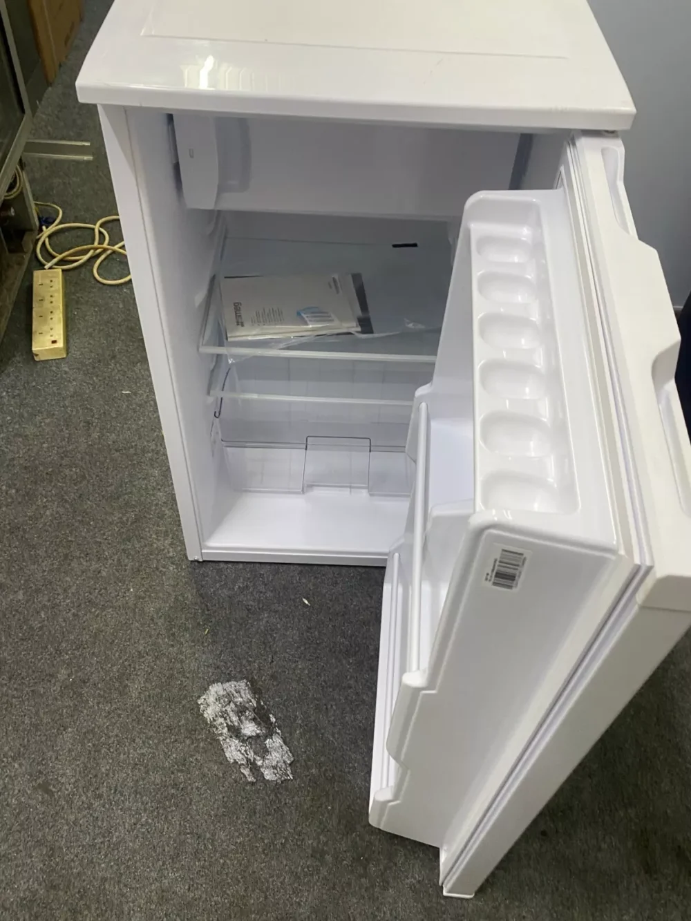 Smeg Fridge FS08FW White Freestanding Under Counter - Image 7