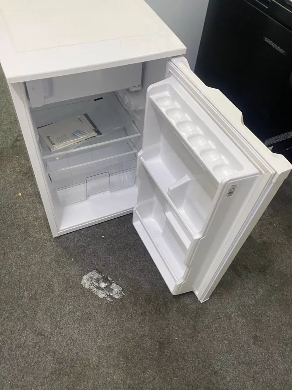 Smeg Fridge FS08FW White Freestanding Under Counter - Image 6