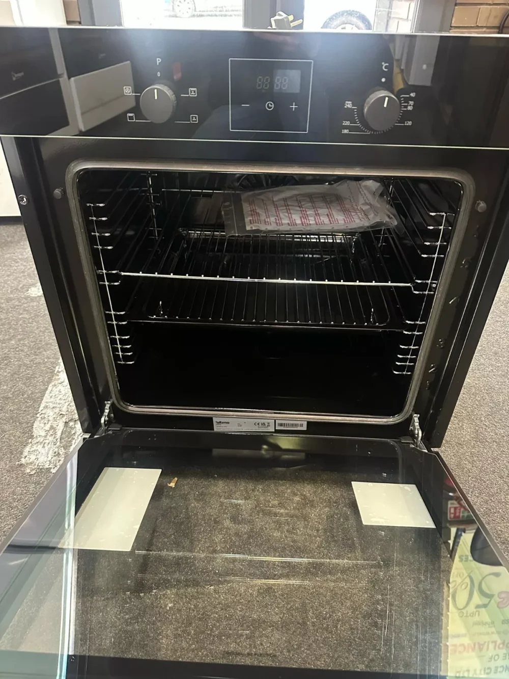 Altimo 80liter Built In Single Oven With Digital Clock Display In Black- BIS0FB - Image 4