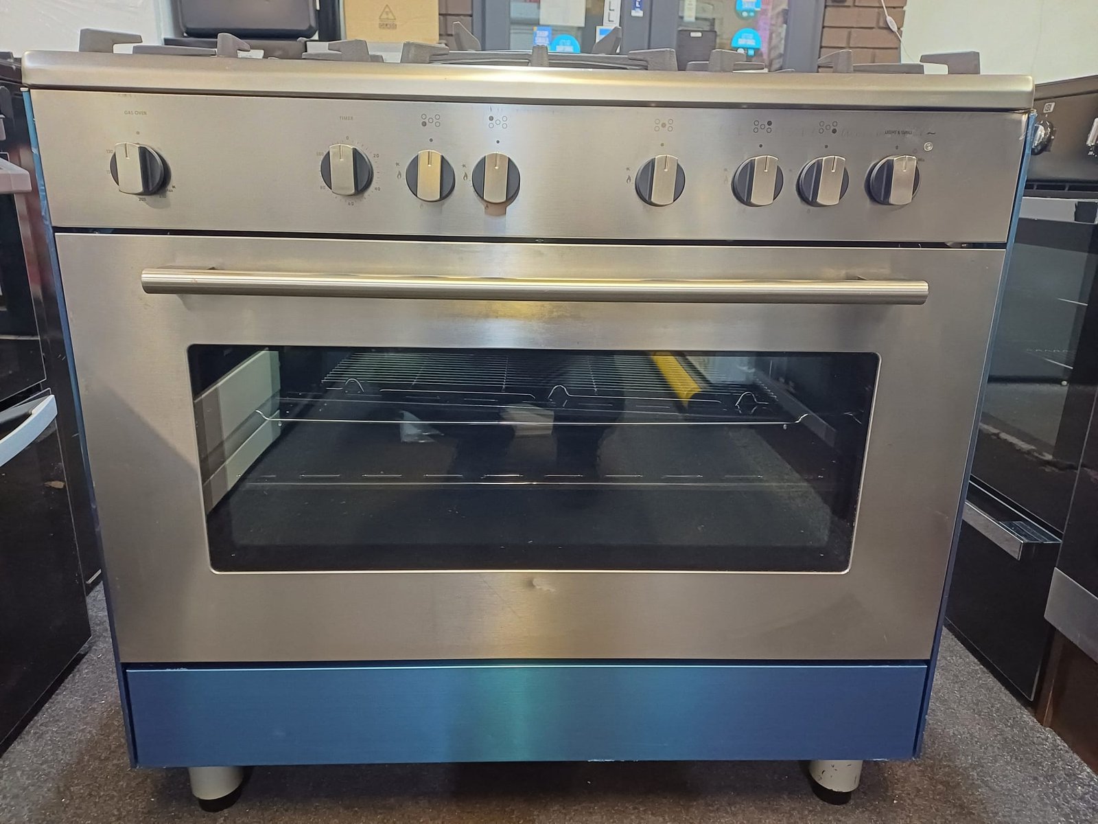 WhatsApp Image 2025-12-10 at 9.12.46 AM DeLonghi DSR 916GS 90cm Gas Range Cooker, Stainless Steel, A Rated - Image 1
